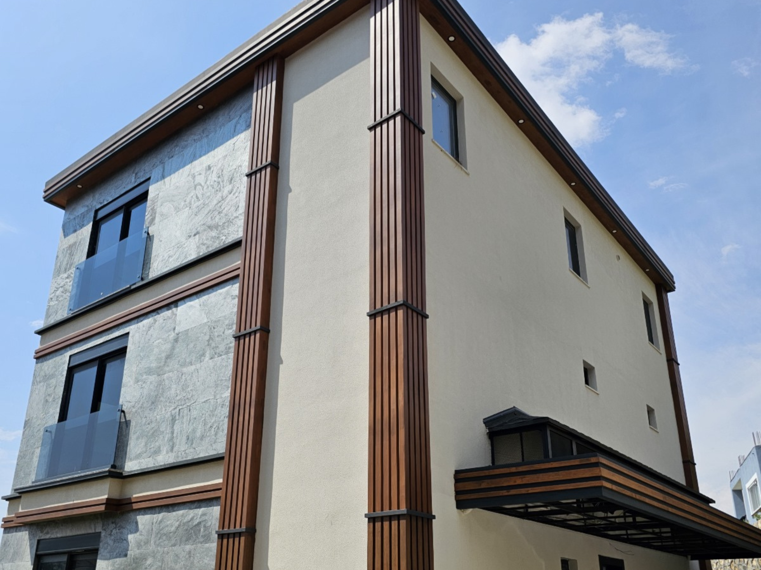 Deniz manzaralı lüks villa