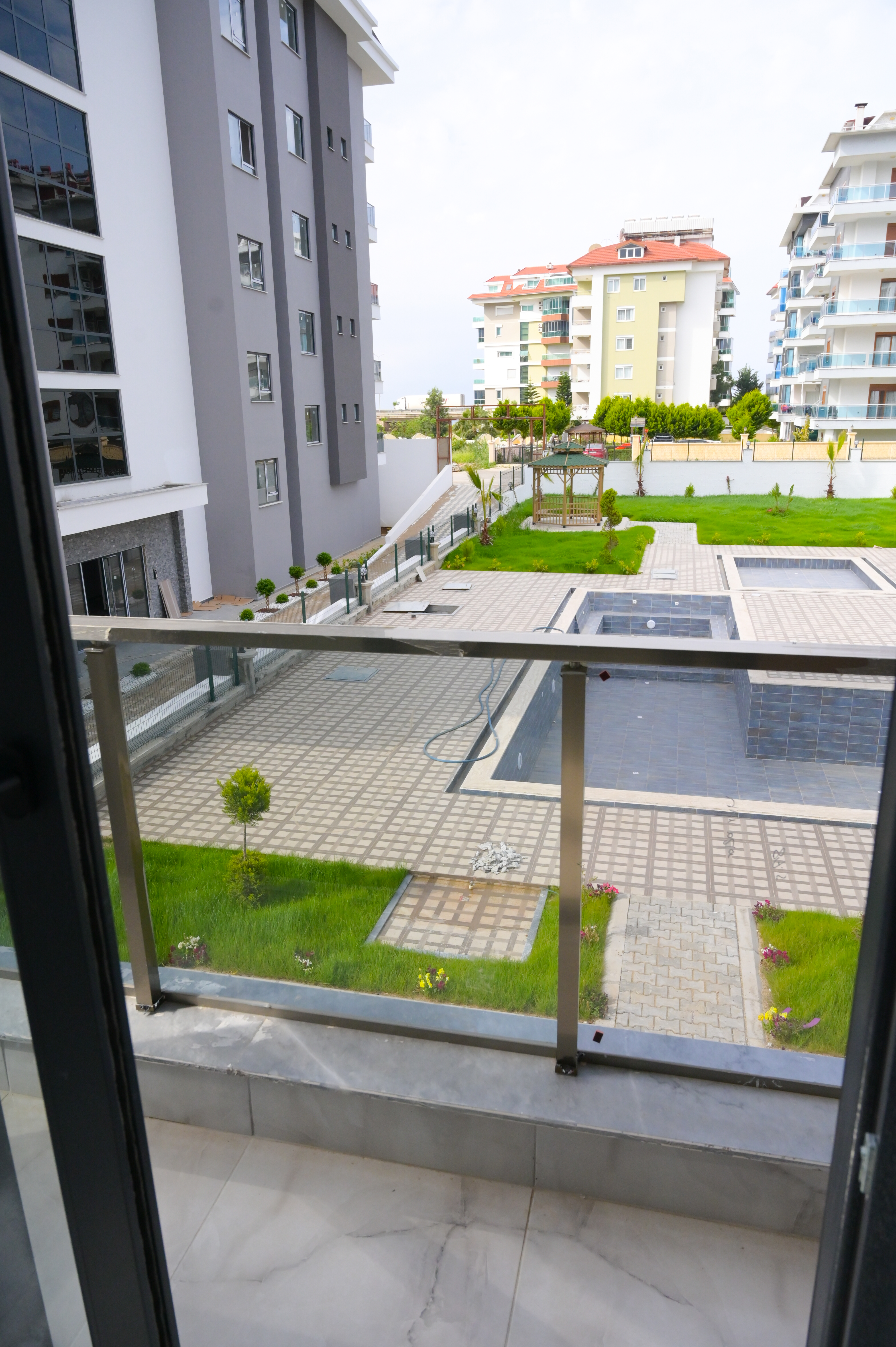 (1+1) - Crown Residence