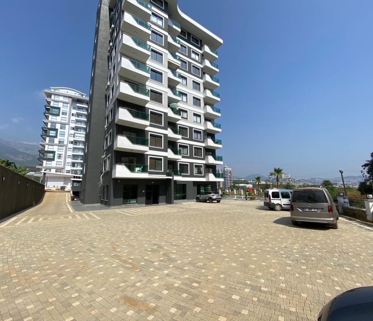 Mahmutlar'da deniz manzaralı konut kompleksi!