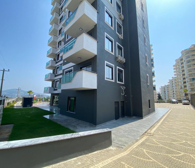 Mahmutlar'da deniz manzaralı konut kompleksi!