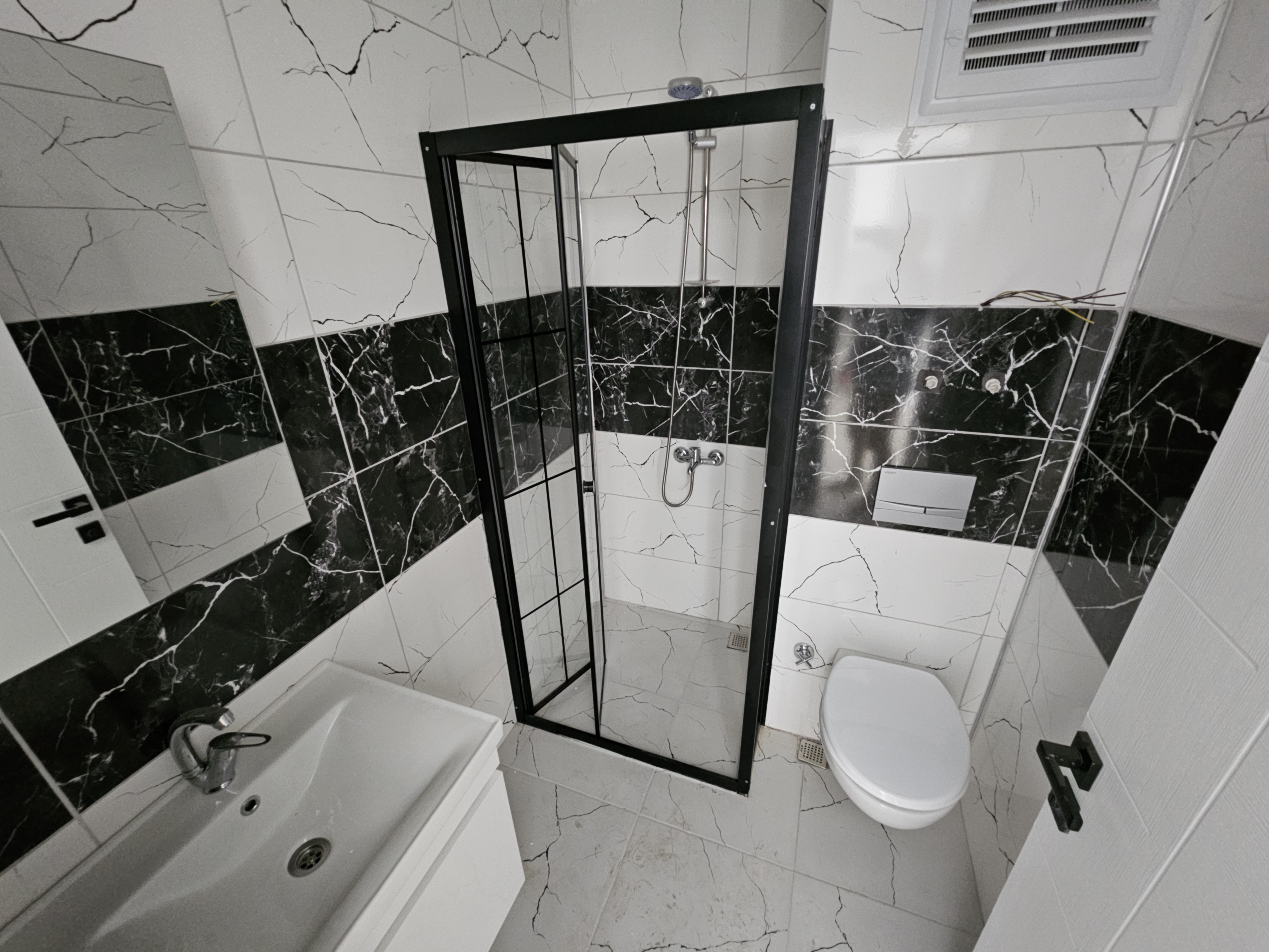 (1+1) - Aqua Residence