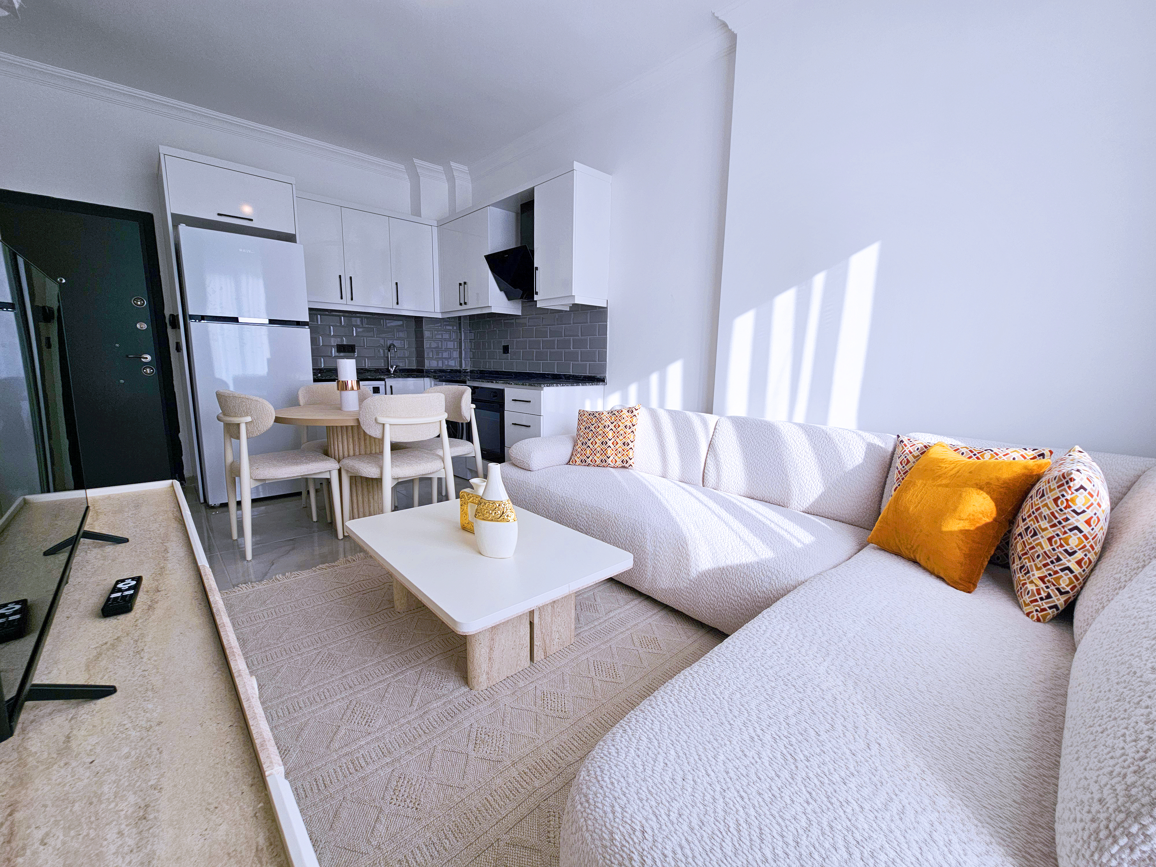 KIRA (1+1) - AVSALLAR